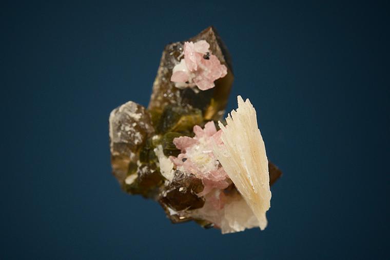 BERTRANDITE with RHODOCHROSITE on QUARTZ